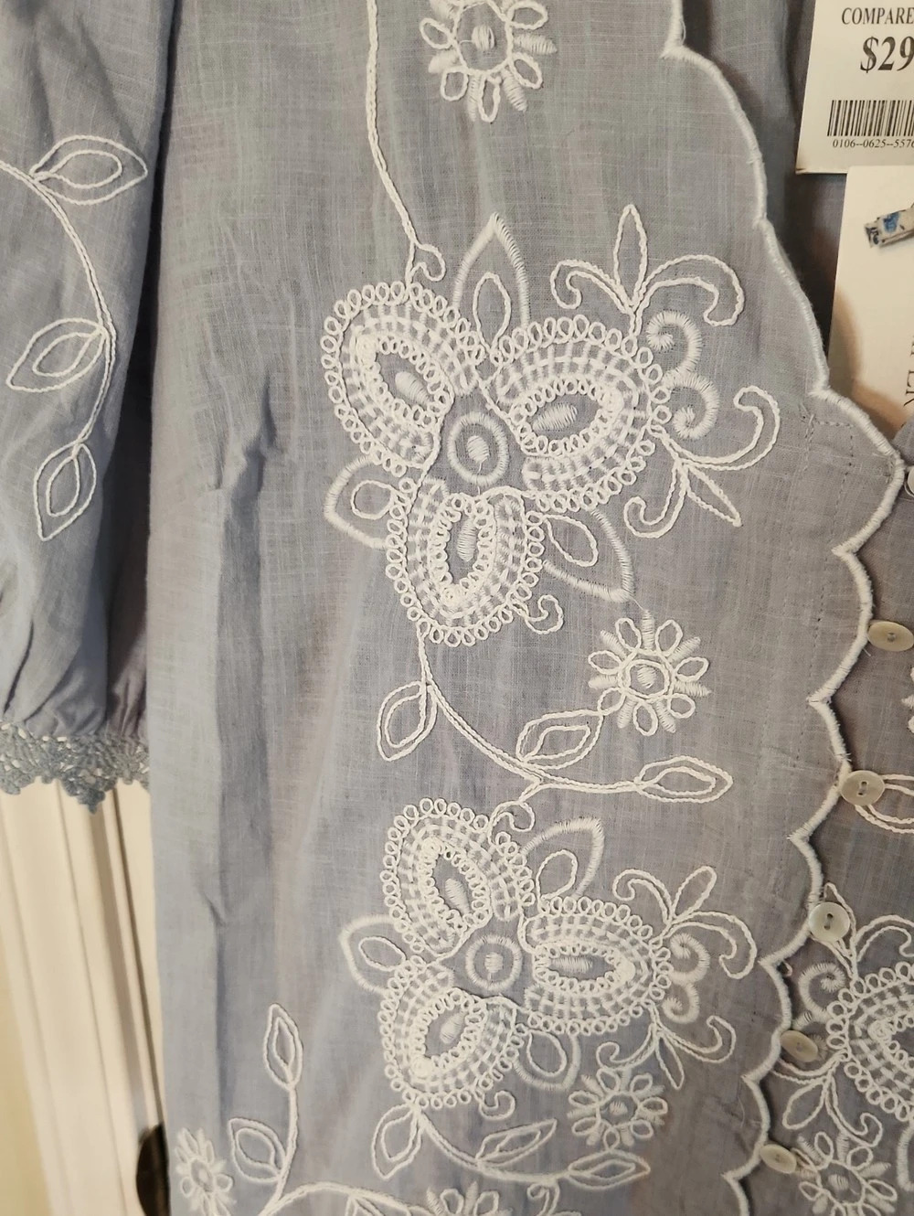 Jennifer & Grace Embroidered Floral Blouse in Blue & White Large - Picture 3 of 4